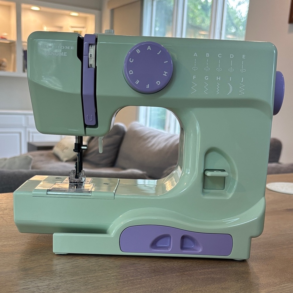 Janome New Home 525B Sewing Machine